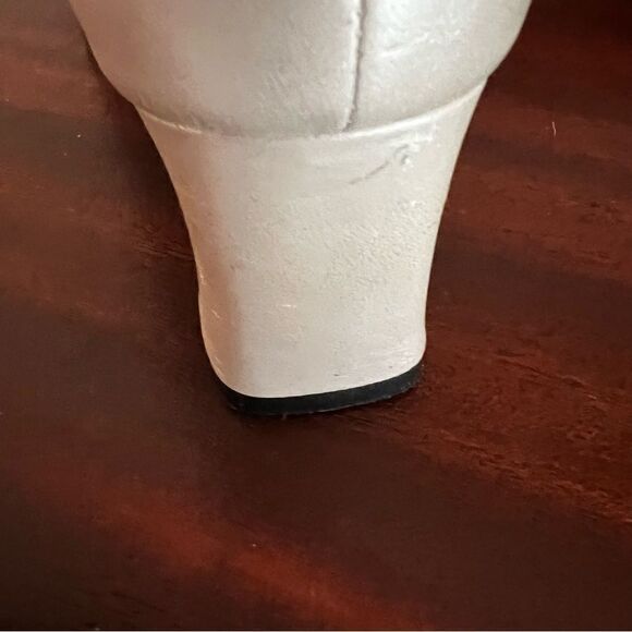 Vaneli Vintage Beige Leather Pumps. 2.5 Inch Stacked Heels. Size 6.5 Narrow - Picture 10 of 12